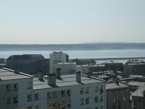 RIVE DROITE - BEAU T3 PARFAIT ETAT ENSOLEILLE - VUE MER ET DEGAGEE Prestation de qualite