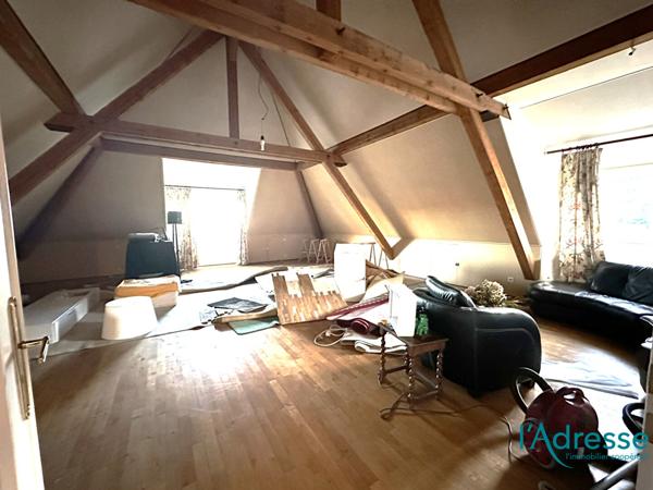 MAISON BOURGEOISE PLAIN PIED de 280 m² sur un terrain de 15 ares.