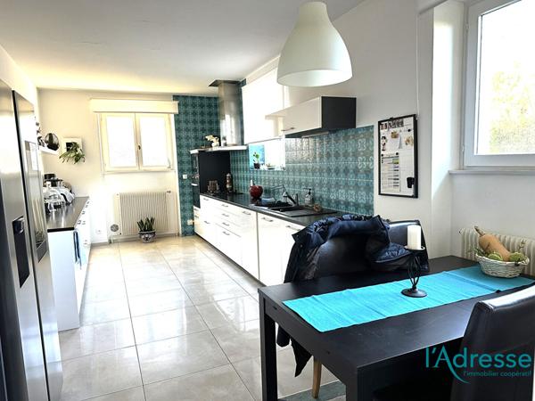 MAISON BOURGEOISE PLAIN PIED de 280 m² sur un terrain de 15 ares.