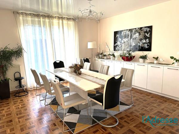 MAISON BOURGEOISE PLAIN PIED de 280 m² sur un terrain de 15 ares.