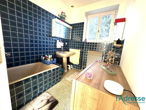 MAISON BOURGEOISE PLAIN PIED de 280 m² sur un terrain de 15 ares.