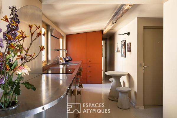 Un manifeste esthétique sous les toits à la Place des Vosges