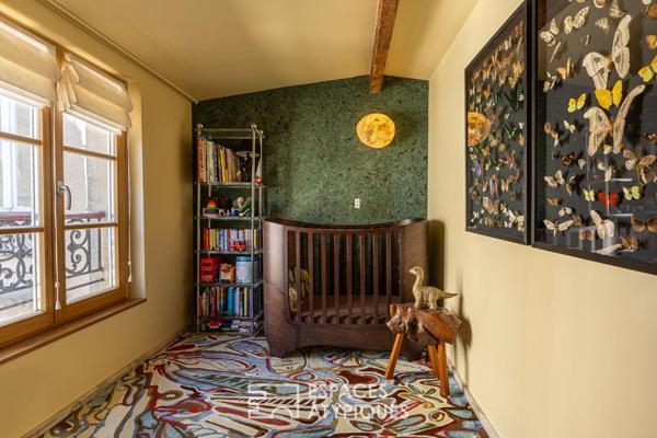 Un manifeste esthétique sous les toits à la Place des Vosges