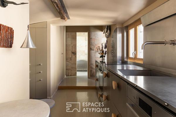 Un manifeste esthétique sous les toits à la Place des Vosges