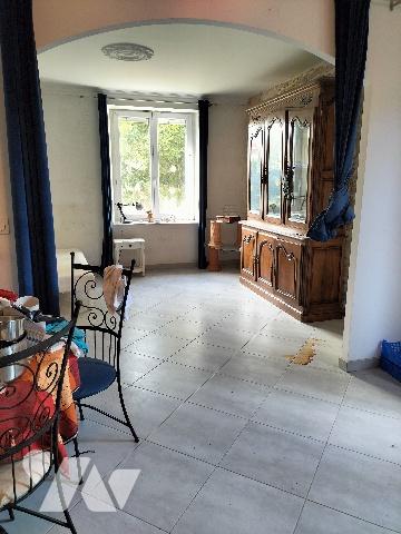 Maison comportant deux appartements