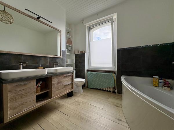 A VENDRE GUIPAVAS - CENTRE - Maison rénovée 5 chambres , Guipavas