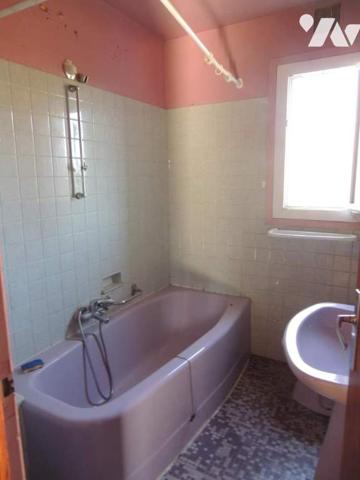 Pavillon sur sous-sol sur terrain clos et dépendance