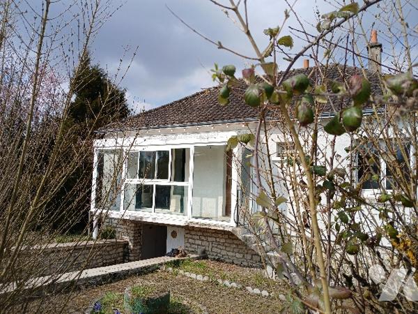 Pavillon sur sous-sol sur terrain clos et dépendance