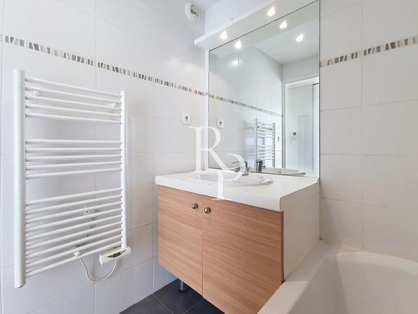 FRANCHEVILLE – BEL AIR – T2 50,43 m² – DERNIER ÉTAGE – TERRASSE 13,74 m² – VUE DÉGAGÉE – GARAGE