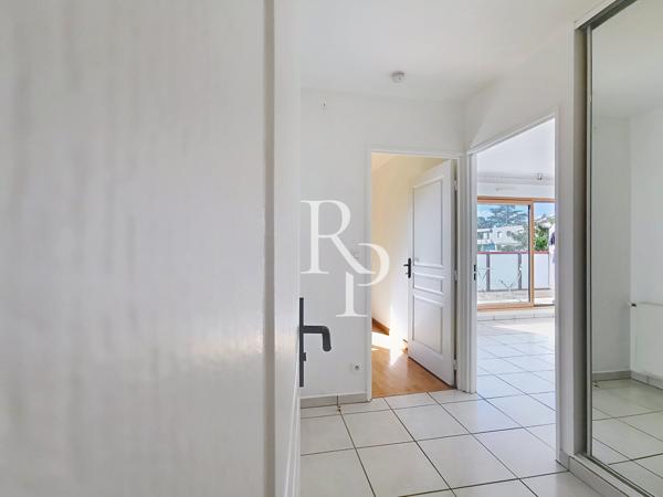 FRANCHEVILLE – BEL AIR – T2 50,43 m² – DERNIER ÉTAGE – TERRASSE 13,74 m² – VUE DÉGAGÉE – GARAGE