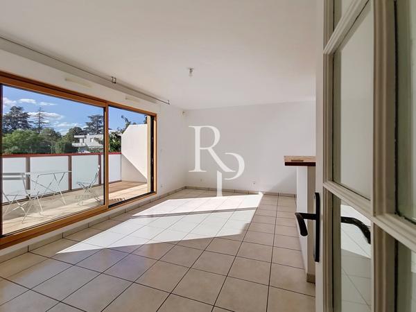 FRANCHEVILLE – BEL AIR – T2 50,43 m² – DERNIER ÉTAGE – TERRASSE 13,74 m² – VUE DÉGAGÉE – GARAGE