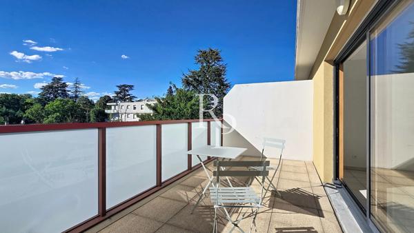 FRANCHEVILLE – BEL AIR – T2 50,43 m² – DERNIER ÉTAGE – TERRASSE 13,74 m² – VUE DÉGAGÉE – GARAGE