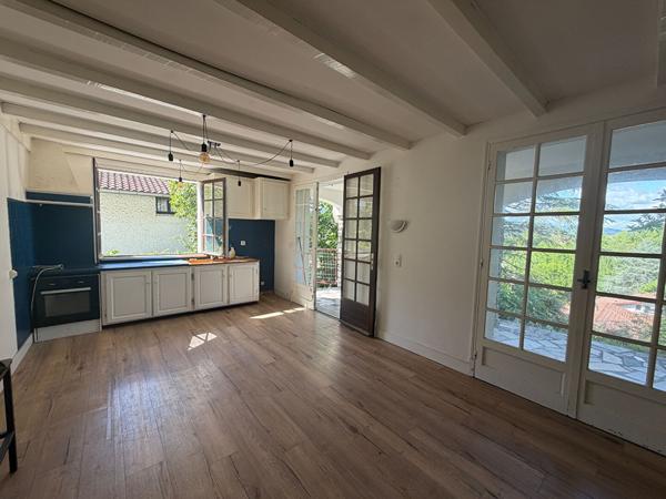 Hendaye, appartement T3 69m² et cave 80m²