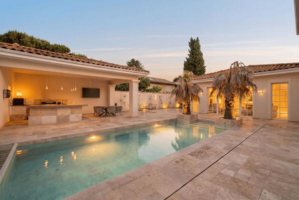 Villa 8 pièces de 269 m² à GENAS , Genas