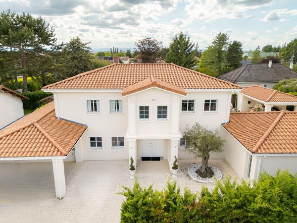 Villa 8 pièces de 269 m² à GENAS , Genas
