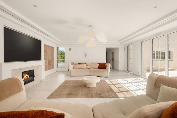 Villa 8 pièces de 269 m² à GENAS , Genas