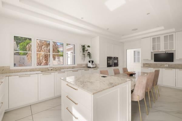 Villa 8 pièces de 269 m² à GENAS , Genas