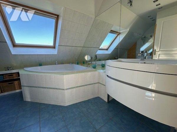 A vendre Maison 4 chambres à Mesnil Esnard. Maison individuelle de 1983 en parfait état compren...