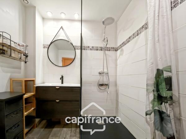 RARE SUR LE DOMAINE DE PONT ROYAL–APPARTEMENT DE STANDING de 48m2 CLIMATISE AVEC TERRASSE, VUE DÉGAGÉE ET PISCINE PRIVATIVE