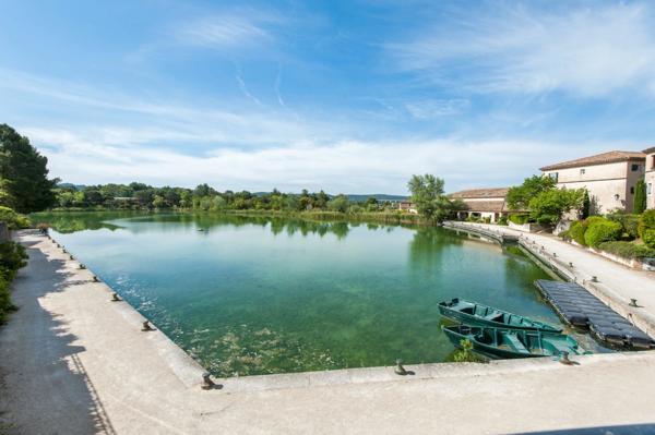 RARE SUR LE DOMAINE DE PONT ROYAL–APPARTEMENT DE STANDING de 48m2 CLIMATISE AVEC TERRASSE, VUE DÉGAGÉE ET PISCINE PRIVATIVE