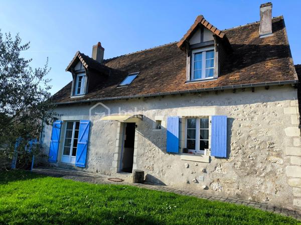 Amoureux des belles pierres ? Cette maison traditionnelle ne manquera pas de vous séduire.

Ses murs en pierre, ses poutres apparentes et sa grande pièce de vie conviviale avec poêle à bois créent une ambiance pleine de charme, où il fait bon se retrouver en famille. La cuisine séparée, spacieuse et lumineuse, invite à la convivialité.

Au rez-de-chaussée, une chambre permet une vie de plain-pied. 
À l’étage, trois belles chambres, une salle d’eau et de bains offrent tout le confort nécessaire pour une famille.

Le studio indépendant, avec sa grande pièce de vie, sa mezzanine et sa salle d’eau avec WC, ouvre de multiples possibilités : espace ado, télétravail, location saisonnière ou accueil d’amis.

Un double garage impeccable et son grenier aménageable viennent parfaire cet ensemble.

Le tout dans un quartier calme, à l’abri des regards, où règnent tranquillité et authenticité.