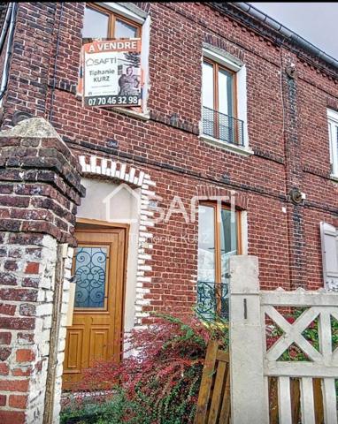 Maison de ville avec cour couverte et jardin