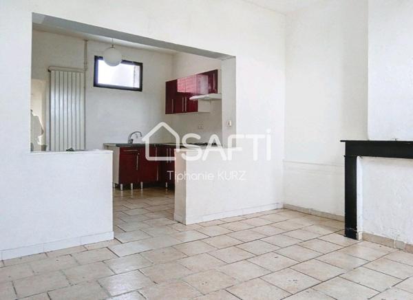 Maison de ville avec cour couverte et jardin