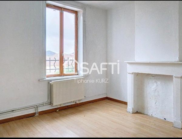 Maison de ville avec cour couverte et jardin