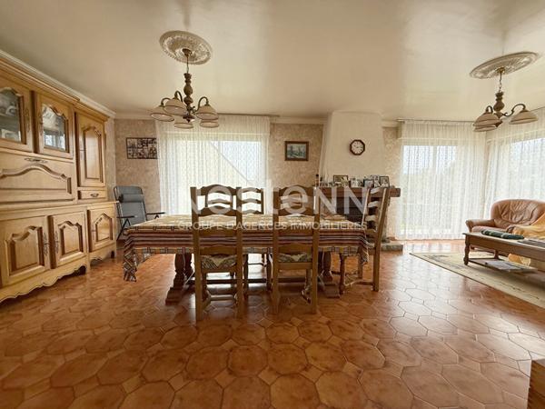 MOREAC - Maison familiale à vendre 5 chambres, sous-sol et son jardin de 700m²