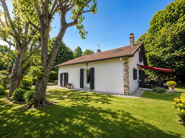 Maison de caractère du XVII siècle 180 m² habitables 9 pièces, Boucau 64340