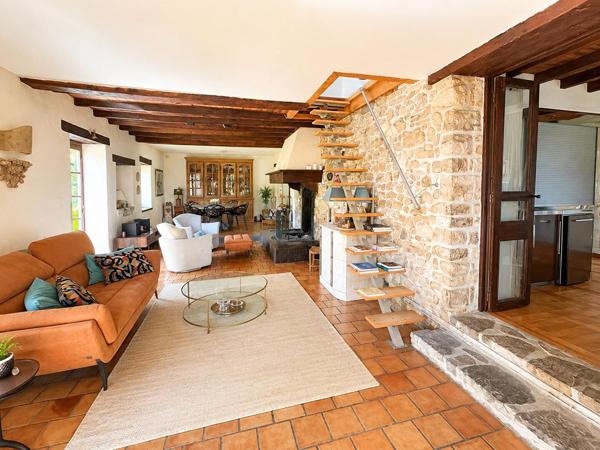 Maison de caractère du XVII siècle 180 m² habitables 9 pièces, Boucau 64340