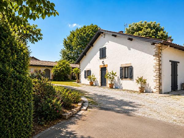 Maison de caractère du XVII siècle 180 m² habitables 9 pièces, Boucau 64340