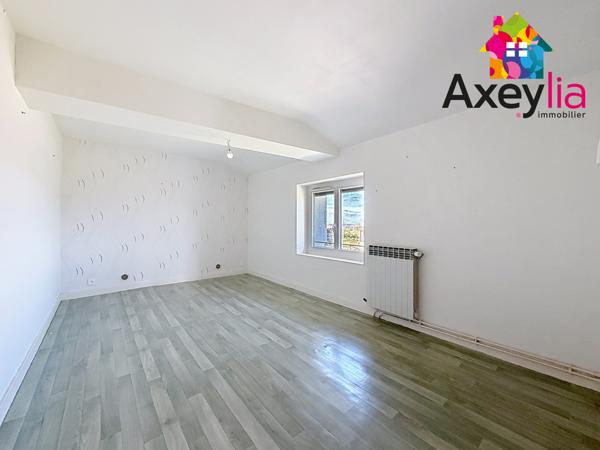 Perreux (42120) A VENDRE - PERREUX - MAISON ENTIÈREMENT RÉNOVÉE AVEC TROIS CHAMBRES, TERRASSE, TERRAIN ET GARAGE