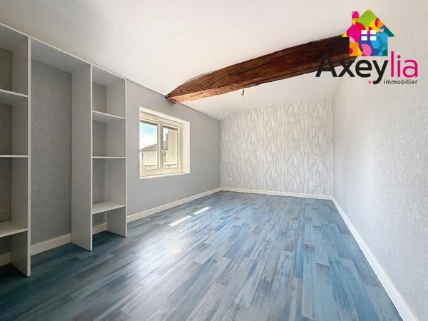 Perreux (42120) A VENDRE - PERREUX - MAISON ENTIÈREMENT RÉNOVÉE AVEC TROIS CHAMBRES, TERRASSE, TERRAIN ET GARAGE