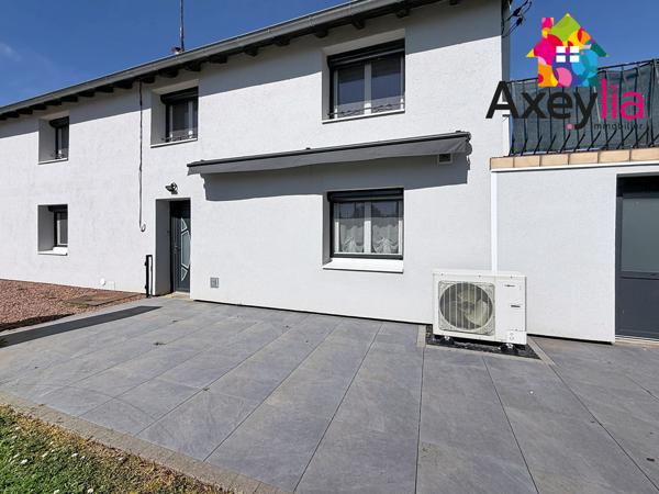 Perreux (42120) A VENDRE - PERREUX - MAISON ENTIÈREMENT RÉNOVÉE AVEC TROIS CHAMBRES, TERRASSE, TERRAIN ET GARAGE