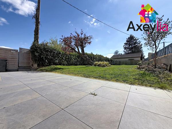 Perreux (42120) A VENDRE - PERREUX - MAISON ENTIÈREMENT RÉNOVÉE AVEC TROIS CHAMBRES, TERRASSE, TERRAIN ET GARAGE