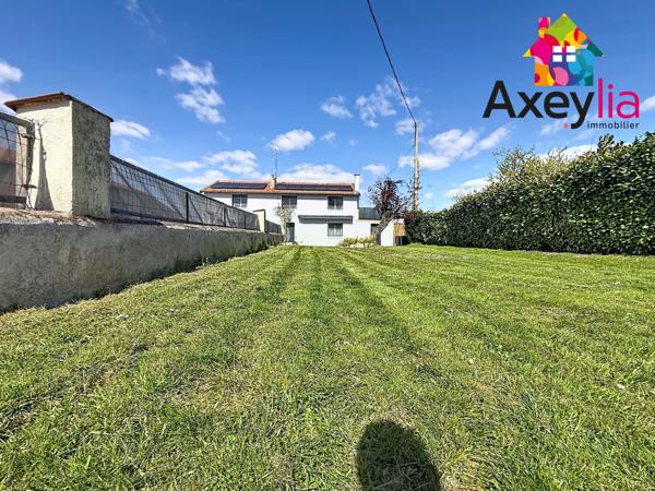 Perreux (42120) A VENDRE - PERREUX - MAISON ENTIÈREMENT RÉNOVÉE AVEC TROIS CHAMBRES, TERRASSE, TERRAIN ET GARAGE