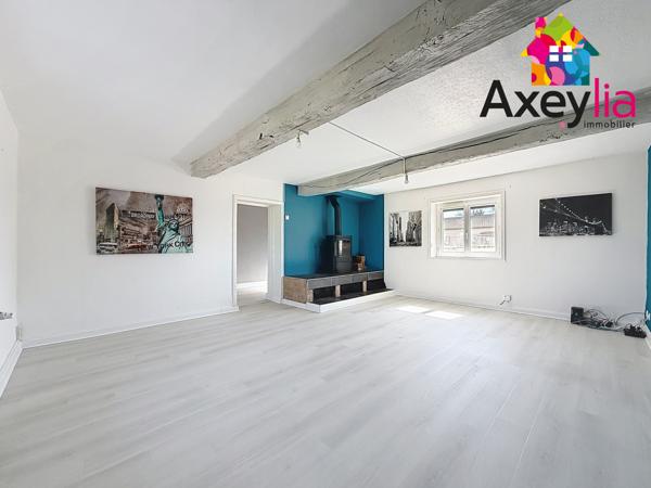 Perreux (42120) A VENDRE - PERREUX - MAISON ENTIÈREMENT RÉNOVÉE AVEC TROIS CHAMBRES, TERRASSE, TERRAIN ET GARAGE