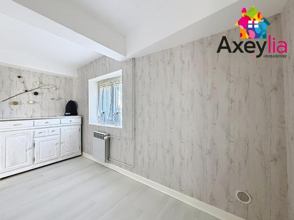 Perreux (42120) A VENDRE - PERREUX - MAISON ENTIÈREMENT RÉNOVÉE AVEC TROIS CHAMBRES, TERRASSE, TERRAIN ET GARAGE