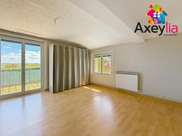 Perreux (42120) A VENDRE - PERREUX - MAISON ENTIÈREMENT RÉNOVÉE AVEC TROIS CHAMBRES, TERRASSE, TERRAIN ET GARAGE