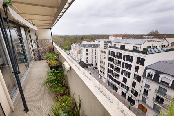 Charenton-le-Pont (94220) 8e et dernier étage - vue bois de Vincennes et monuments de Paris - proche Metro