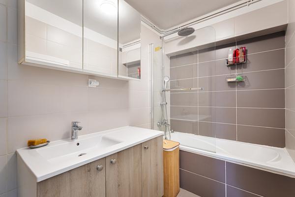 Charenton-le-Pont (94220) 8e et dernier étage - vue bois de Vincennes et monuments de Paris - proche Metro