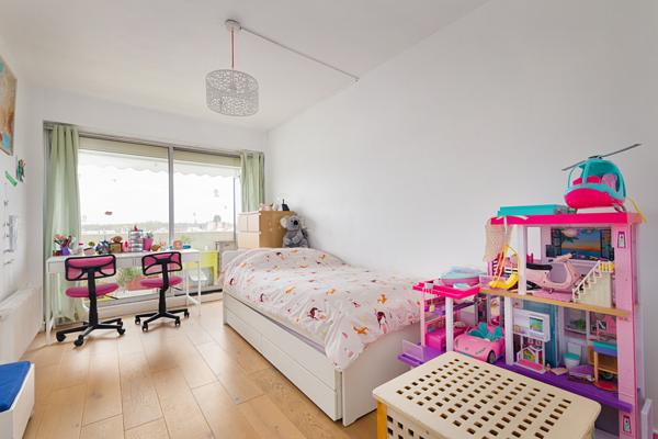 Charenton-le-Pont (94220) 8e et dernier étage - vue bois de Vincennes et monuments de Paris - proche Metro