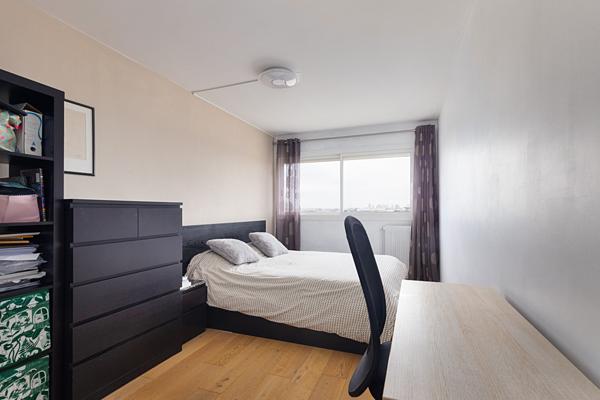 Charenton-le-Pont (94220) 8e et dernier étage - vue bois de Vincennes et monuments de Paris - proche Metro