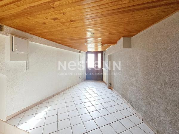 Maison à rénover à BAS EN BASSET sur terrain clos de mur 470 m².