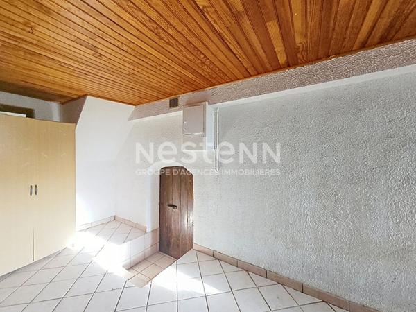 Maison à rénover à BAS EN BASSET sur terrain clos de mur 470 m².