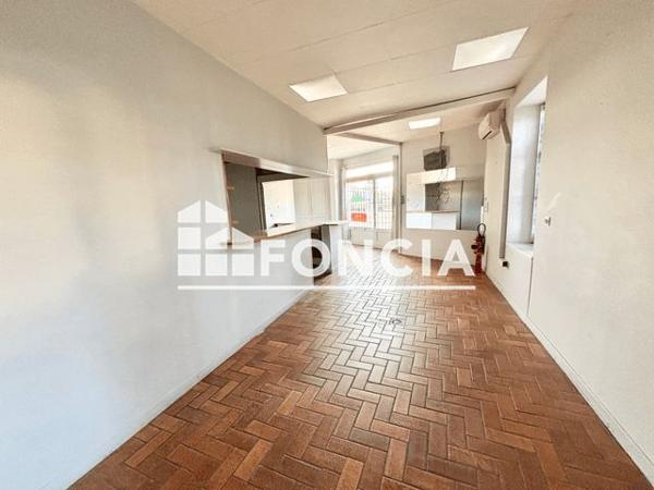 Location Local commercial 1 pièce 93.5 m² - PLACE DU CHAMP DE MARS Meysse 07400