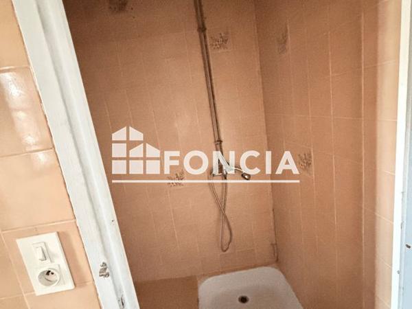 Location Local commercial 1 pièce 93.5 m² - PLACE DU CHAMP DE MARS Meysse 07400