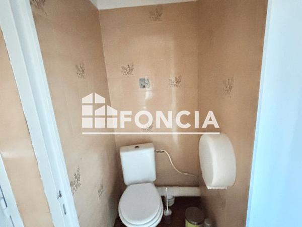 Location Local commercial 1 pièce 93.5 m² - PLACE DU CHAMP DE MARS Meysse 07400