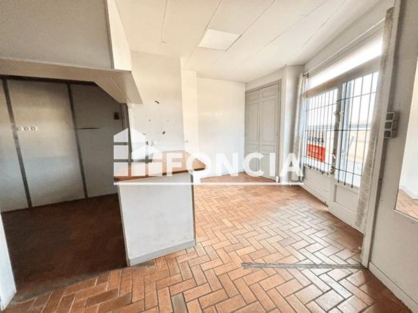 Location Local commercial 1 pièce 93.5 m² - PLACE DU CHAMP DE MARS Meysse 07400